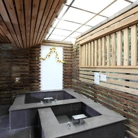 Hotspring World Wulai Hotel Bagian luar foto