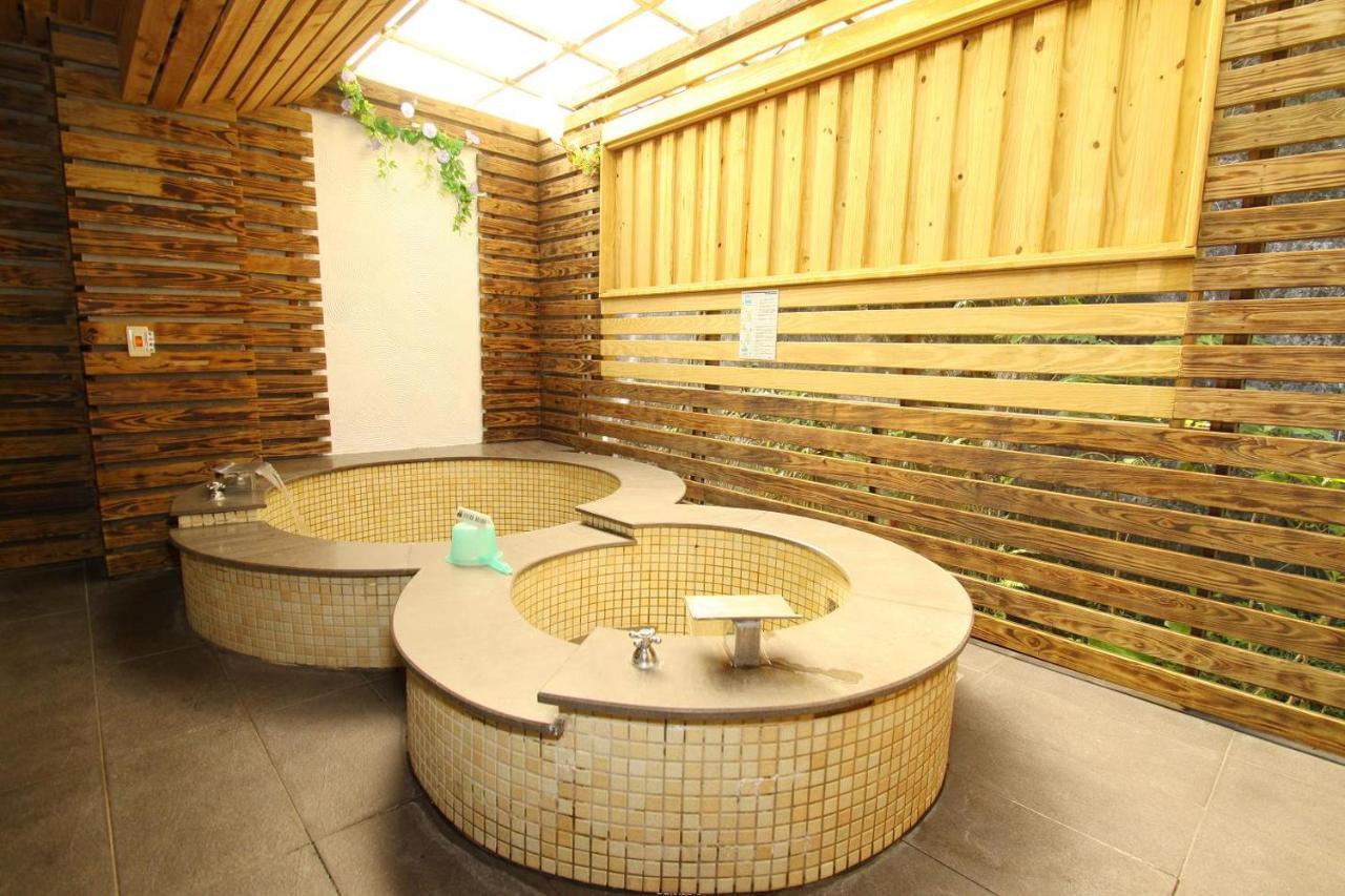 Hotspring World Wulai Hotel Bagian luar foto