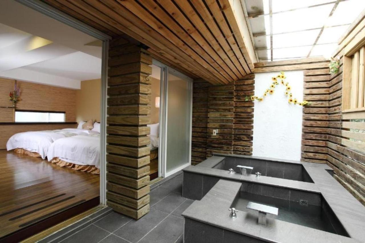 Hotspring World Wulai Hotel Bagian luar foto