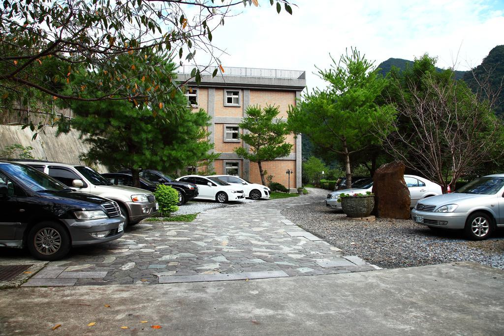 Hotspring World Wulai Hotel Bagian luar foto