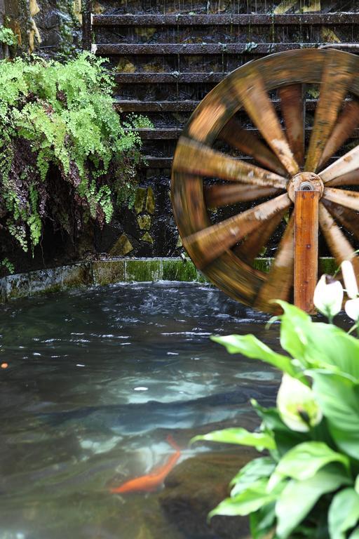Hotspring World Wulai Hotel Bagian luar foto