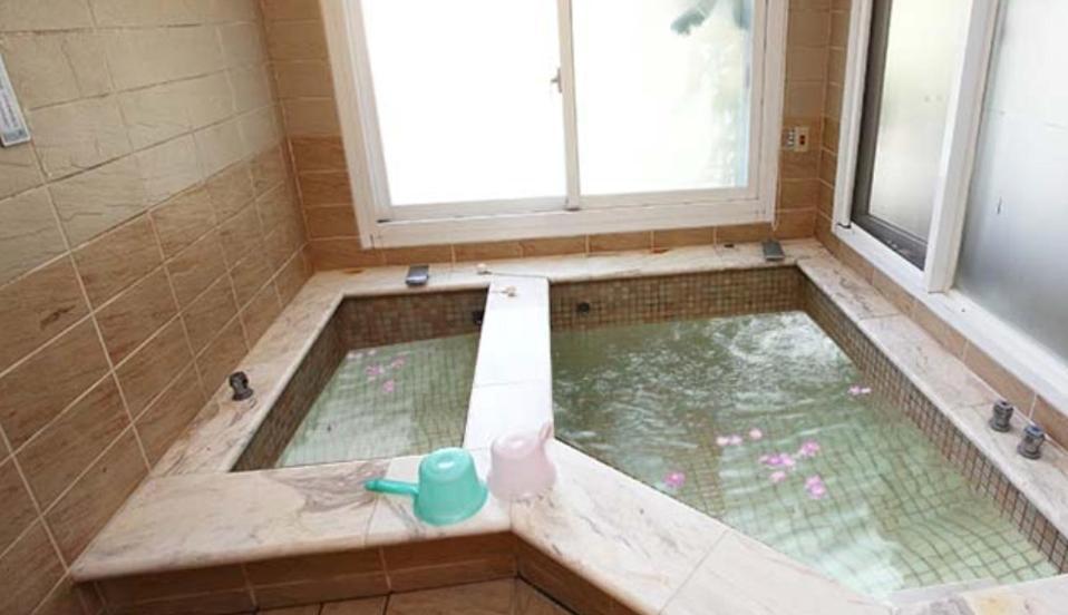 Hotspring World Wulai Hotel Bagian luar foto